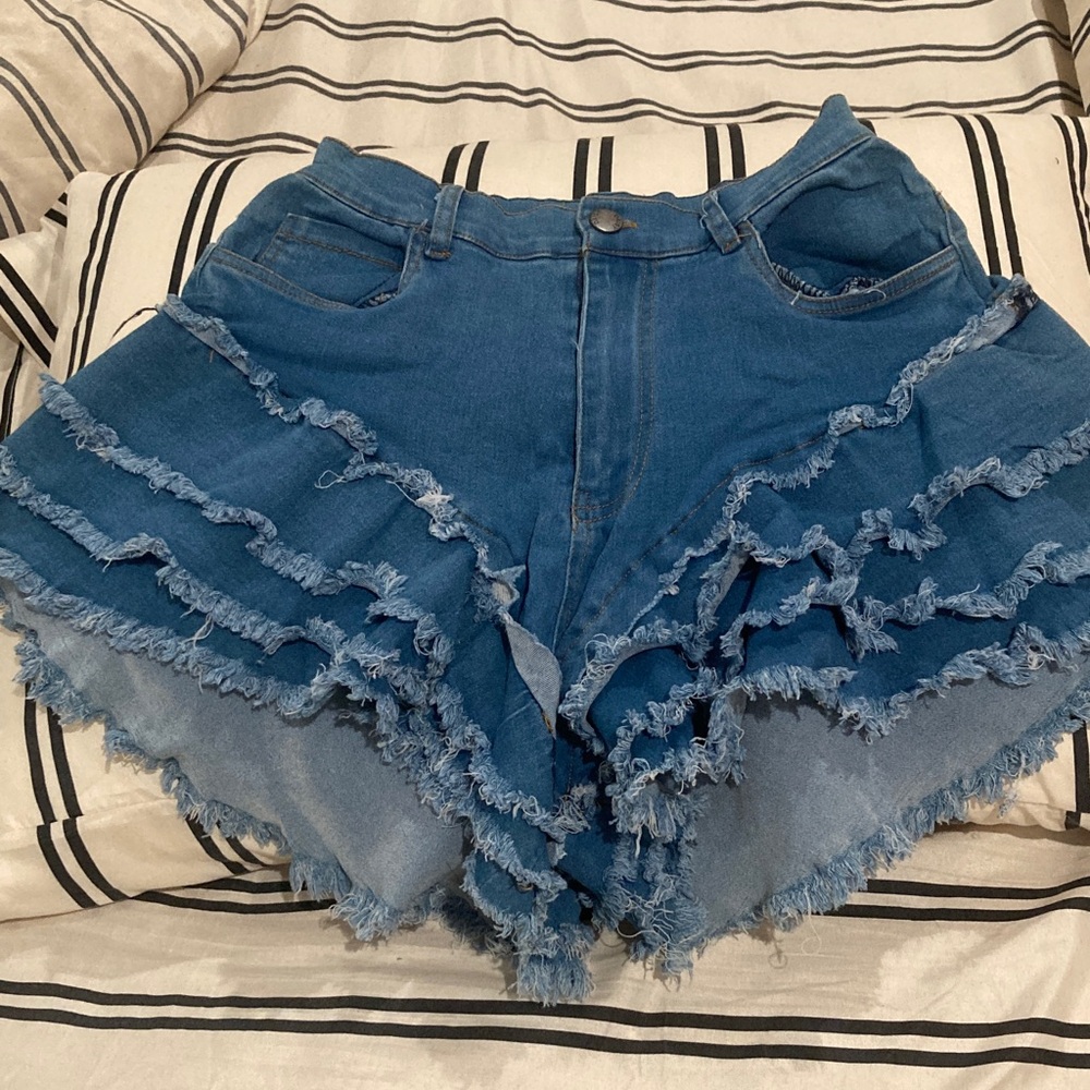 Daisy Frayed Hem Jean Shorts